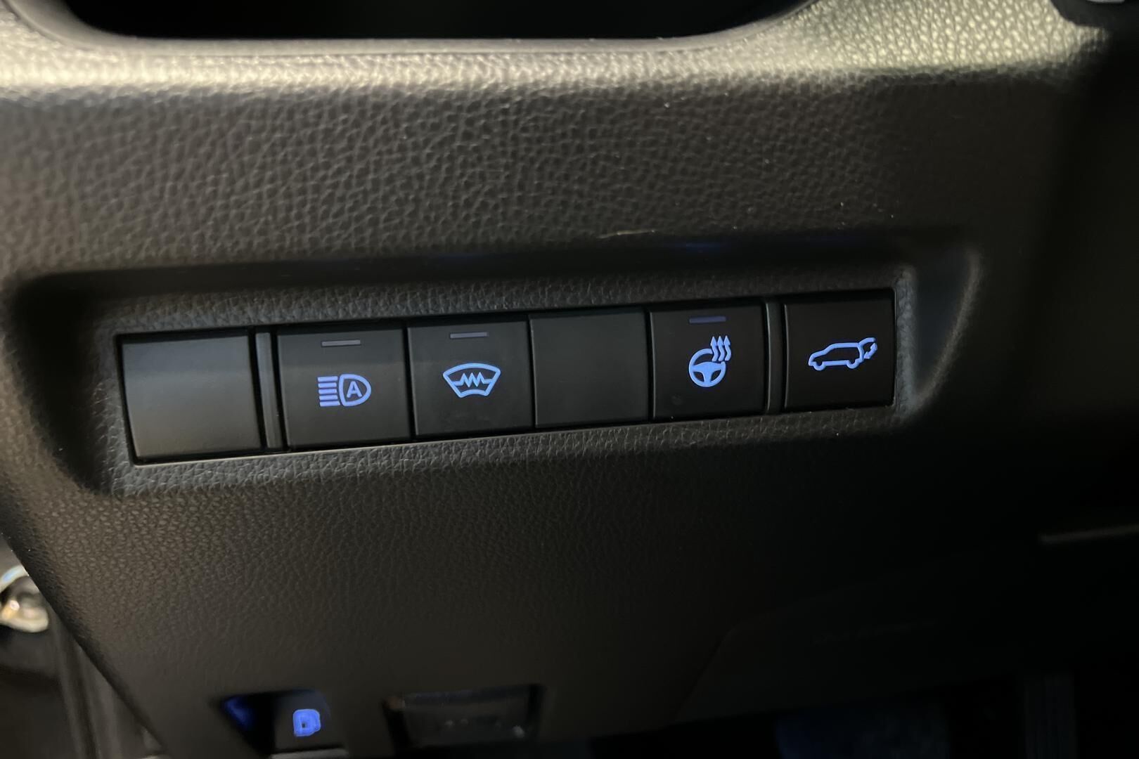Toyota RAV4 iso kuva 16