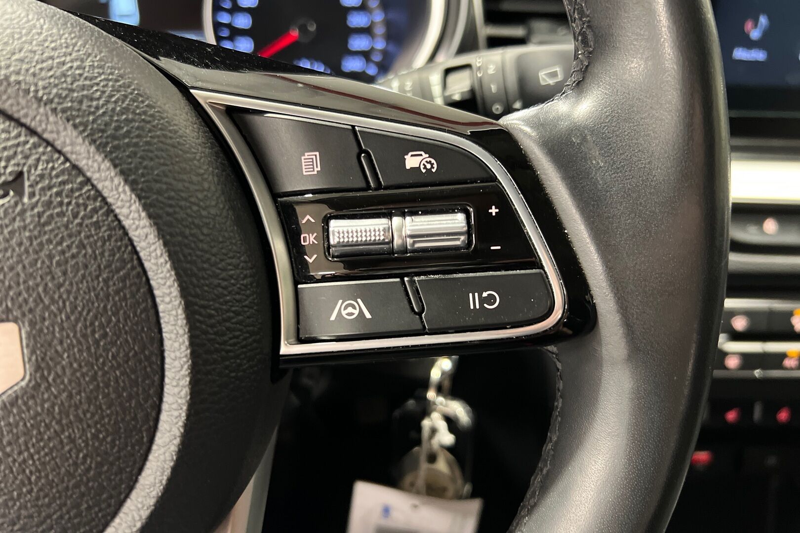 Kia Ceed iso kuva 10