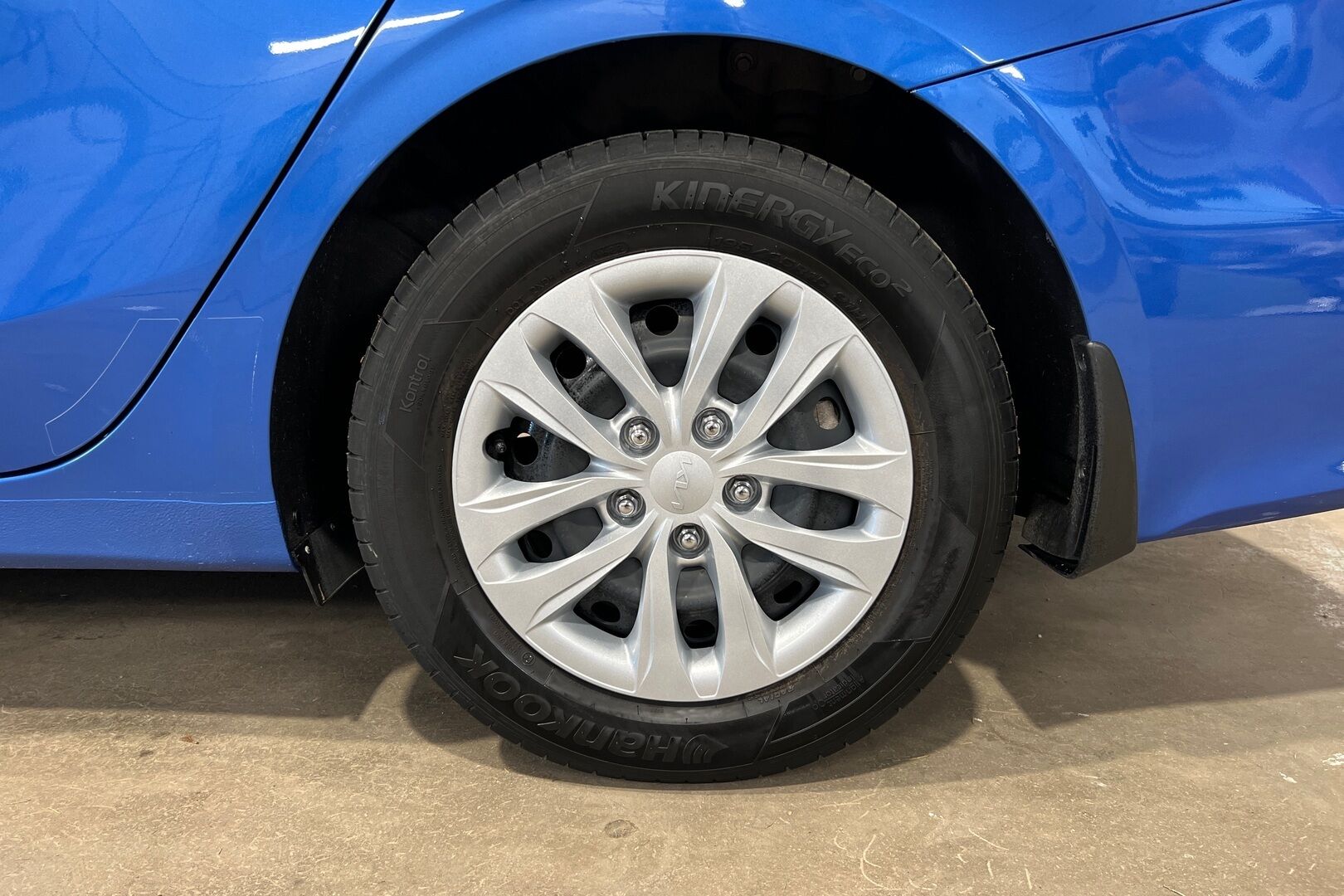 Kia Ceed iso kuva 13