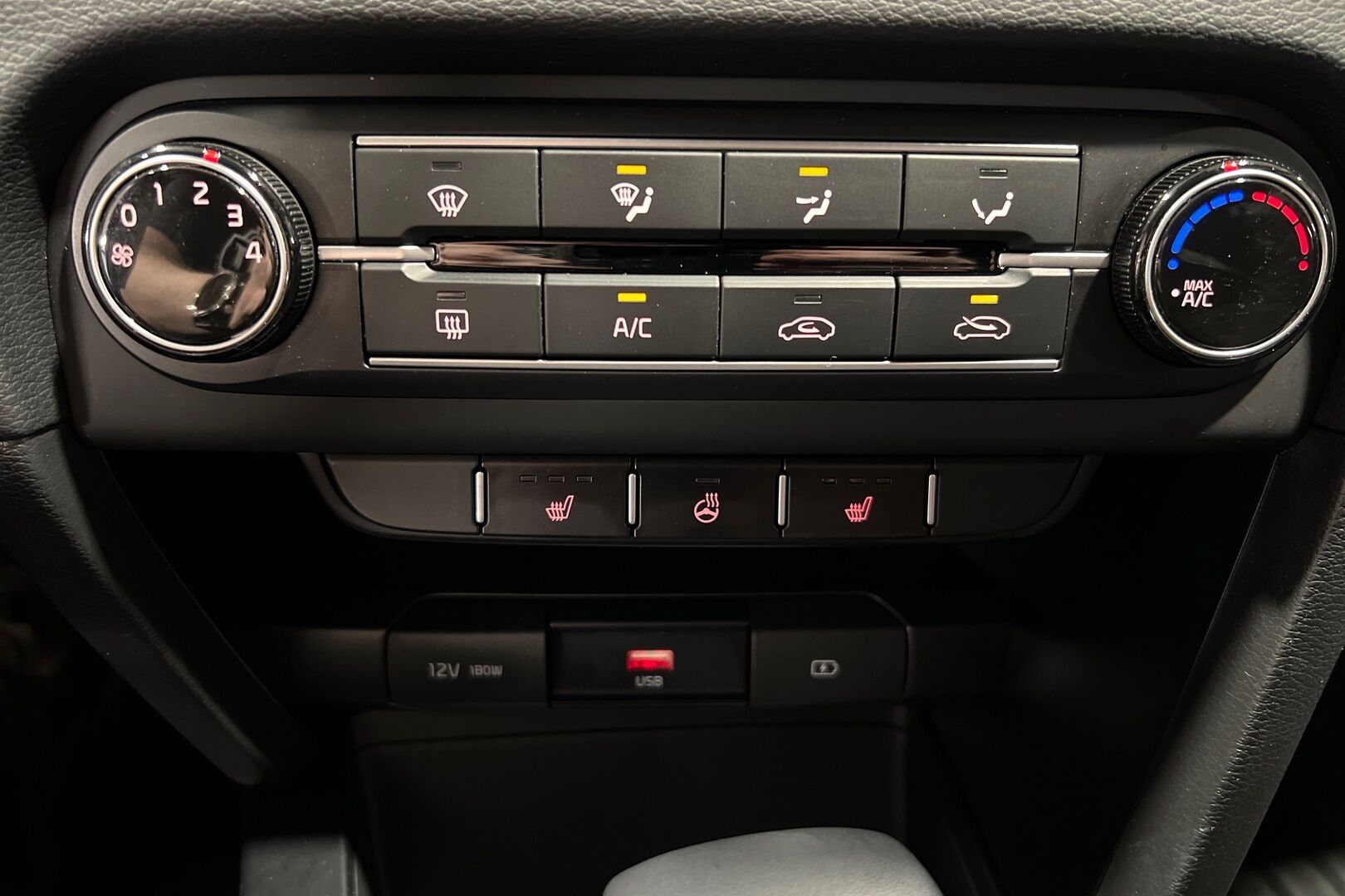 Kia Ceed iso kuva 15