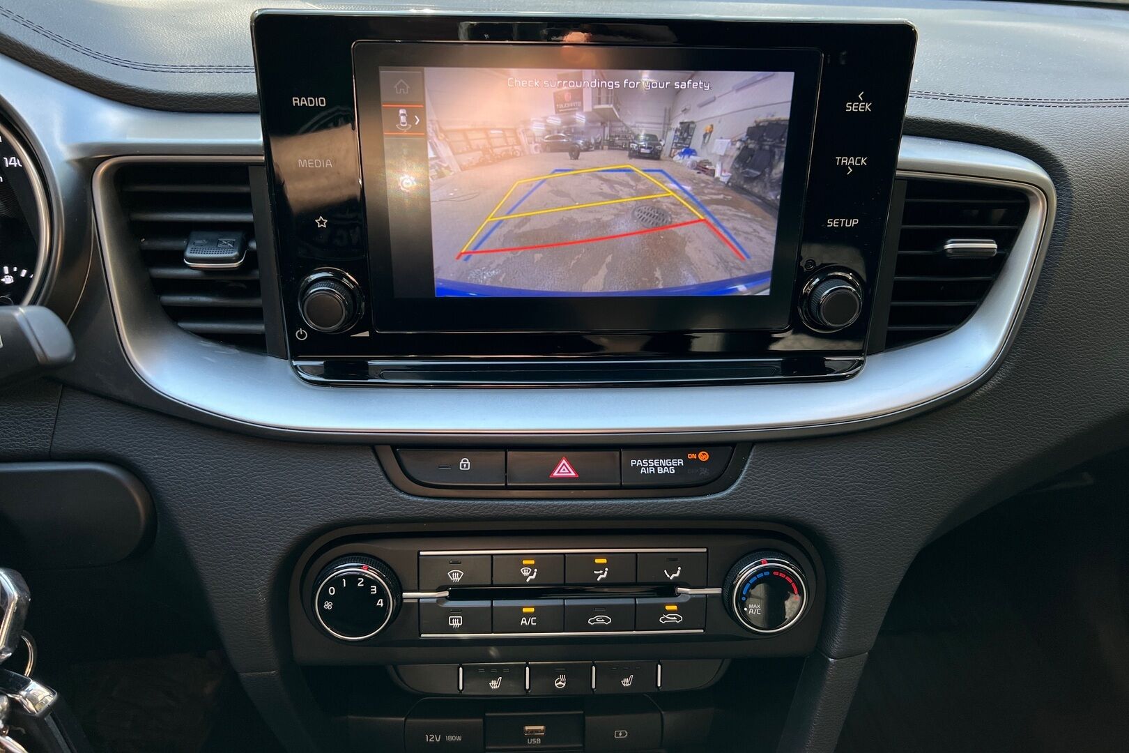 Kia Ceed iso kuva 17