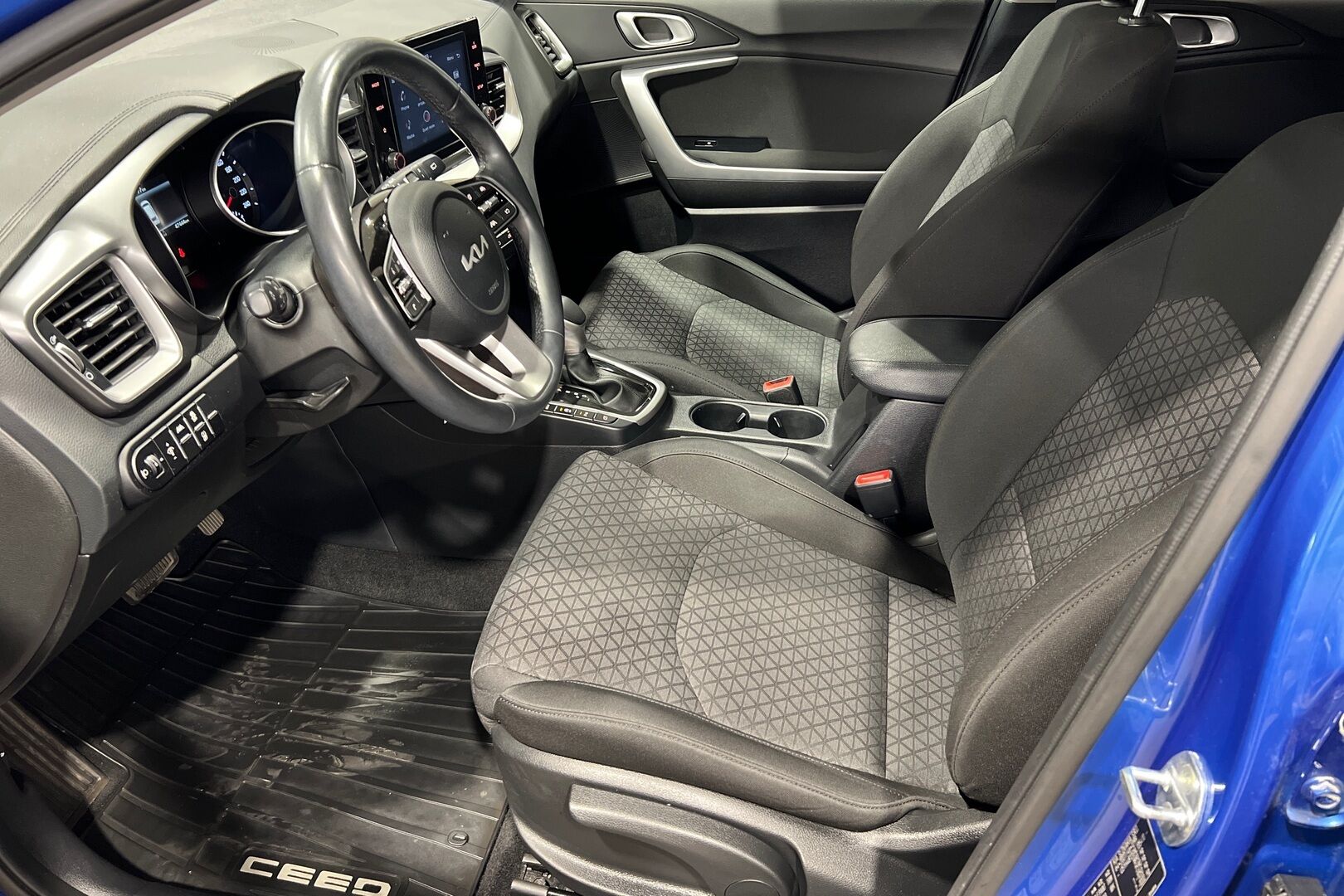 Kia Ceed iso kuva 4