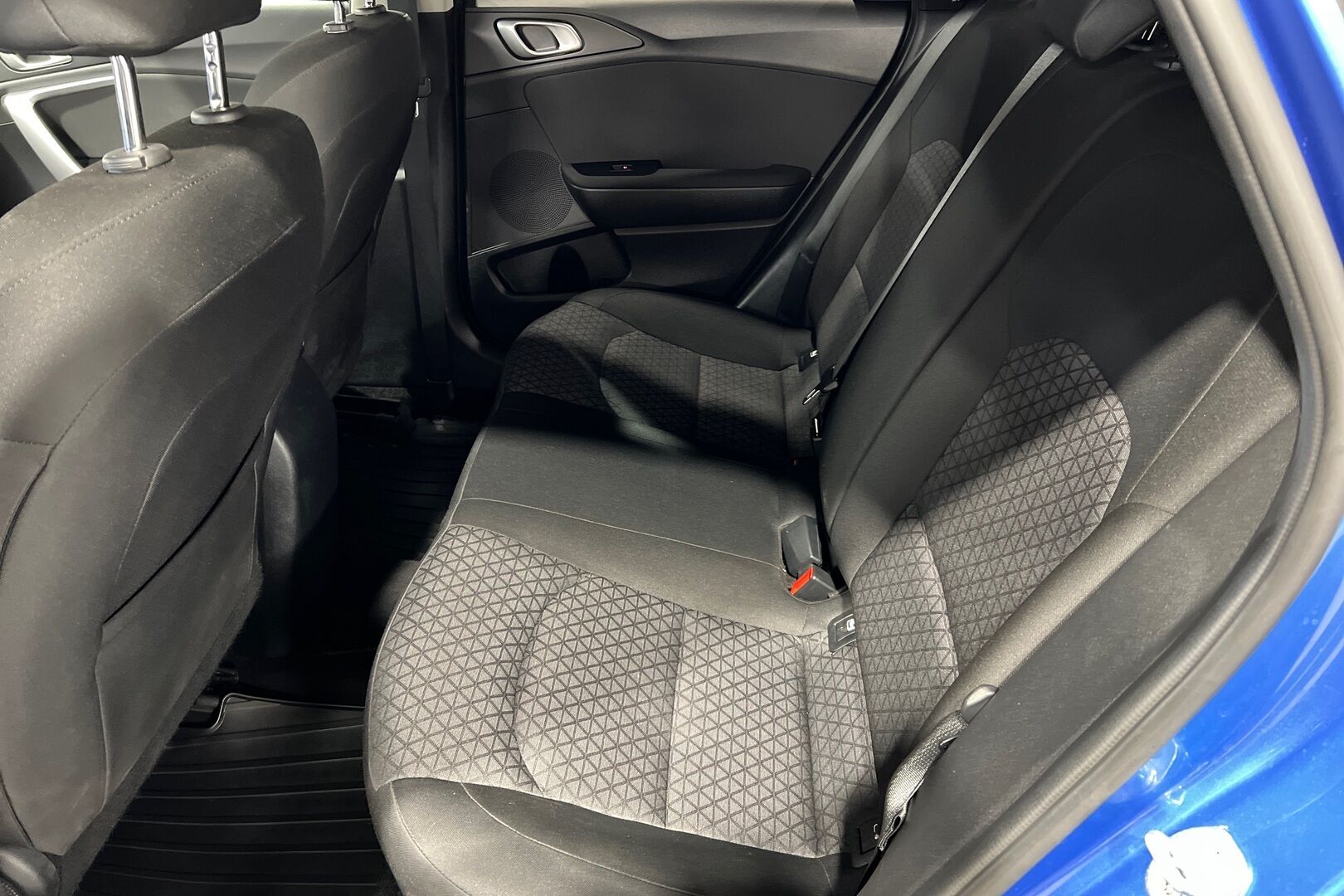 Kia Ceed iso kuva 7
