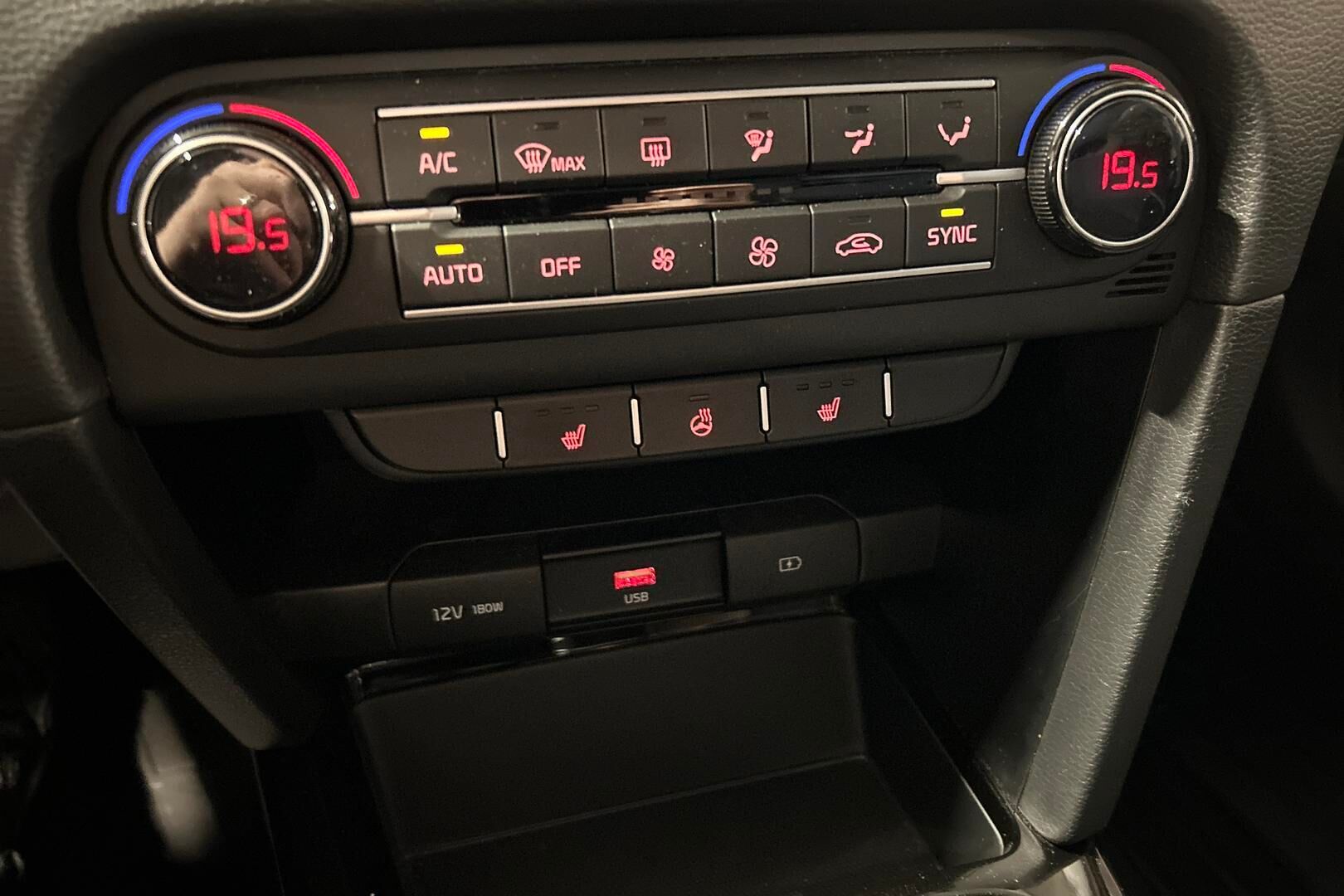 Kia Ceed iso kuva 18