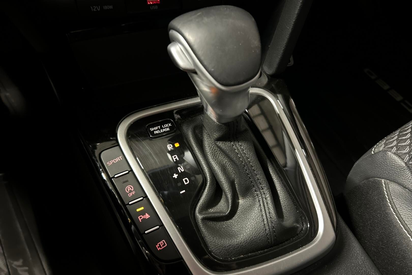 Kia Ceed iso kuva 19