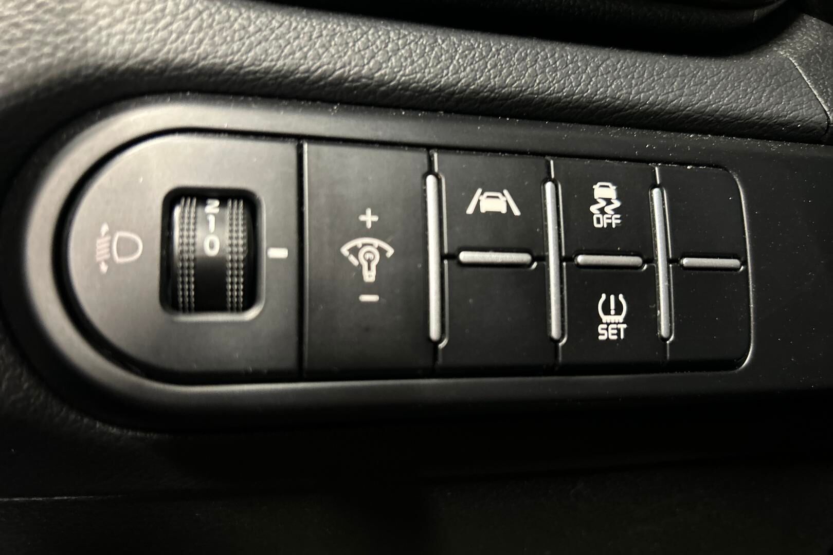 Kia Ceed iso kuva 22