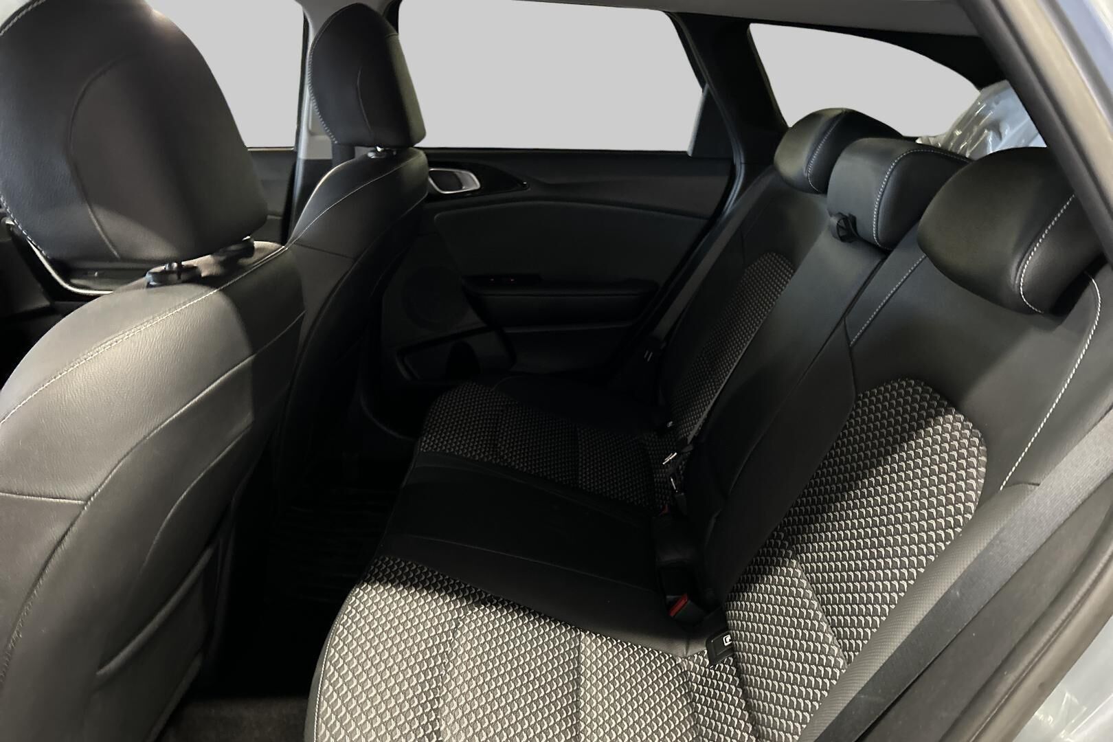 Kia Ceed iso kuva 9