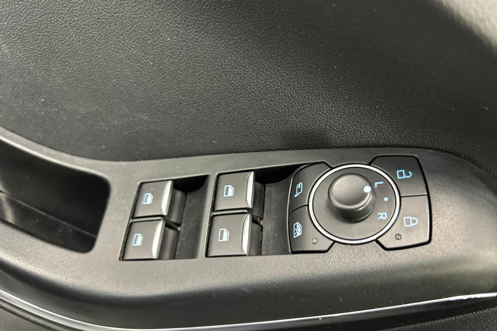 Ford Puma iso kuva 22