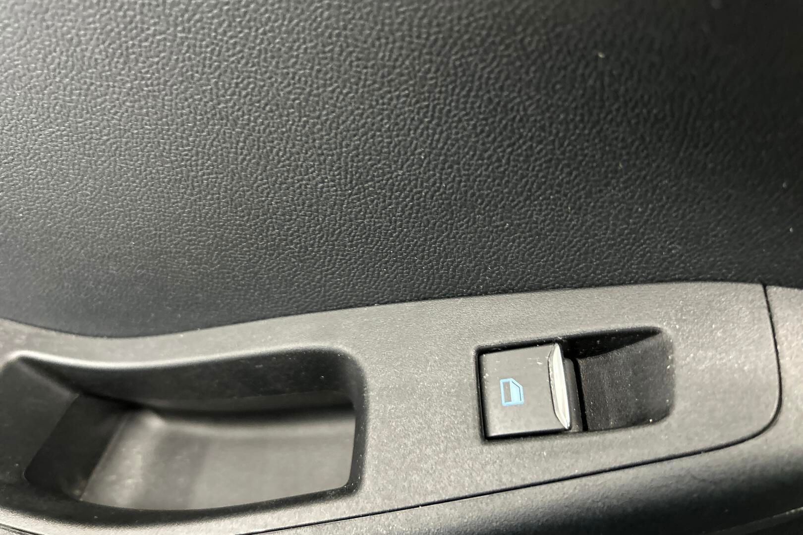 Ford Puma iso kuva 24