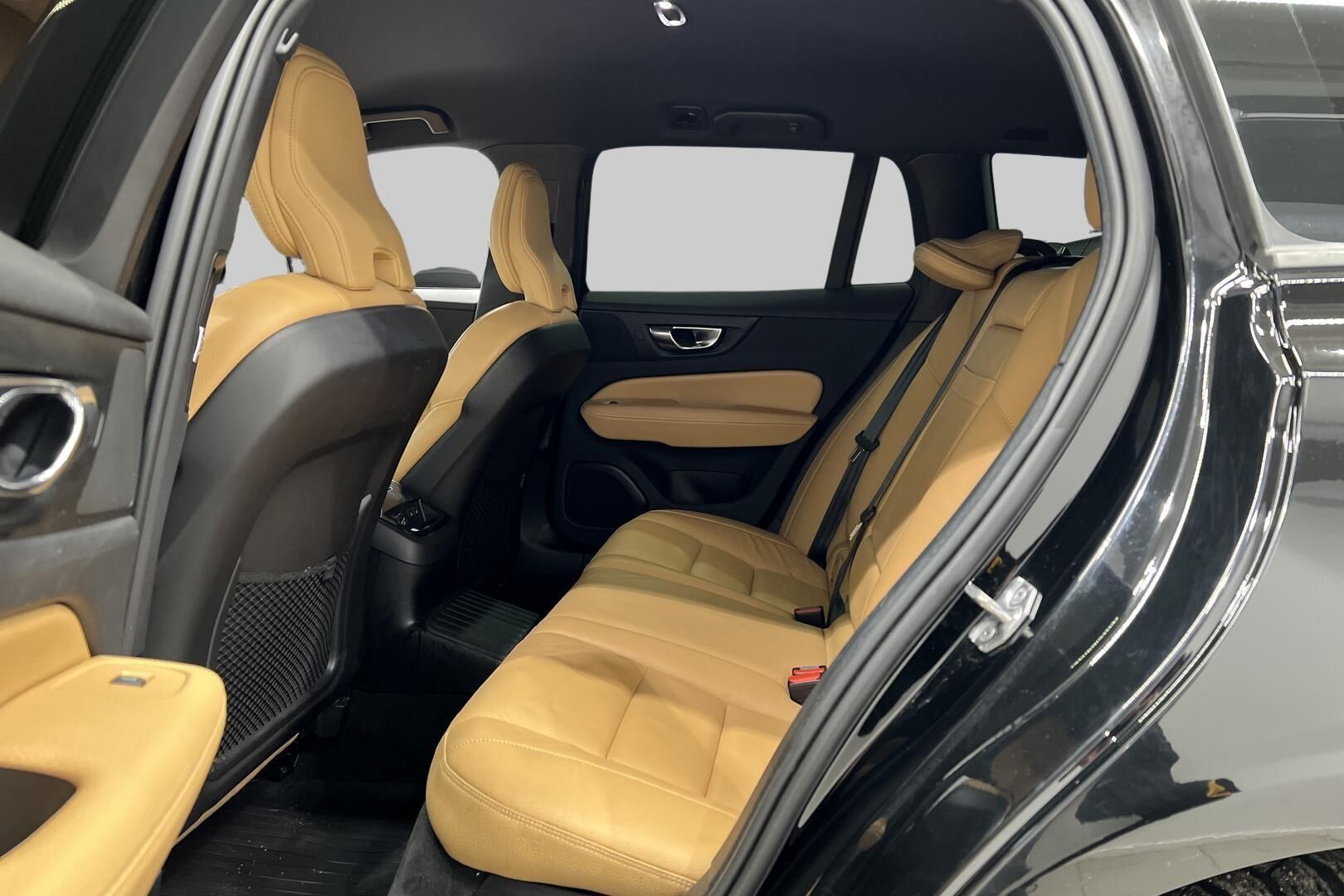 Volvo V60 iso kuva 10