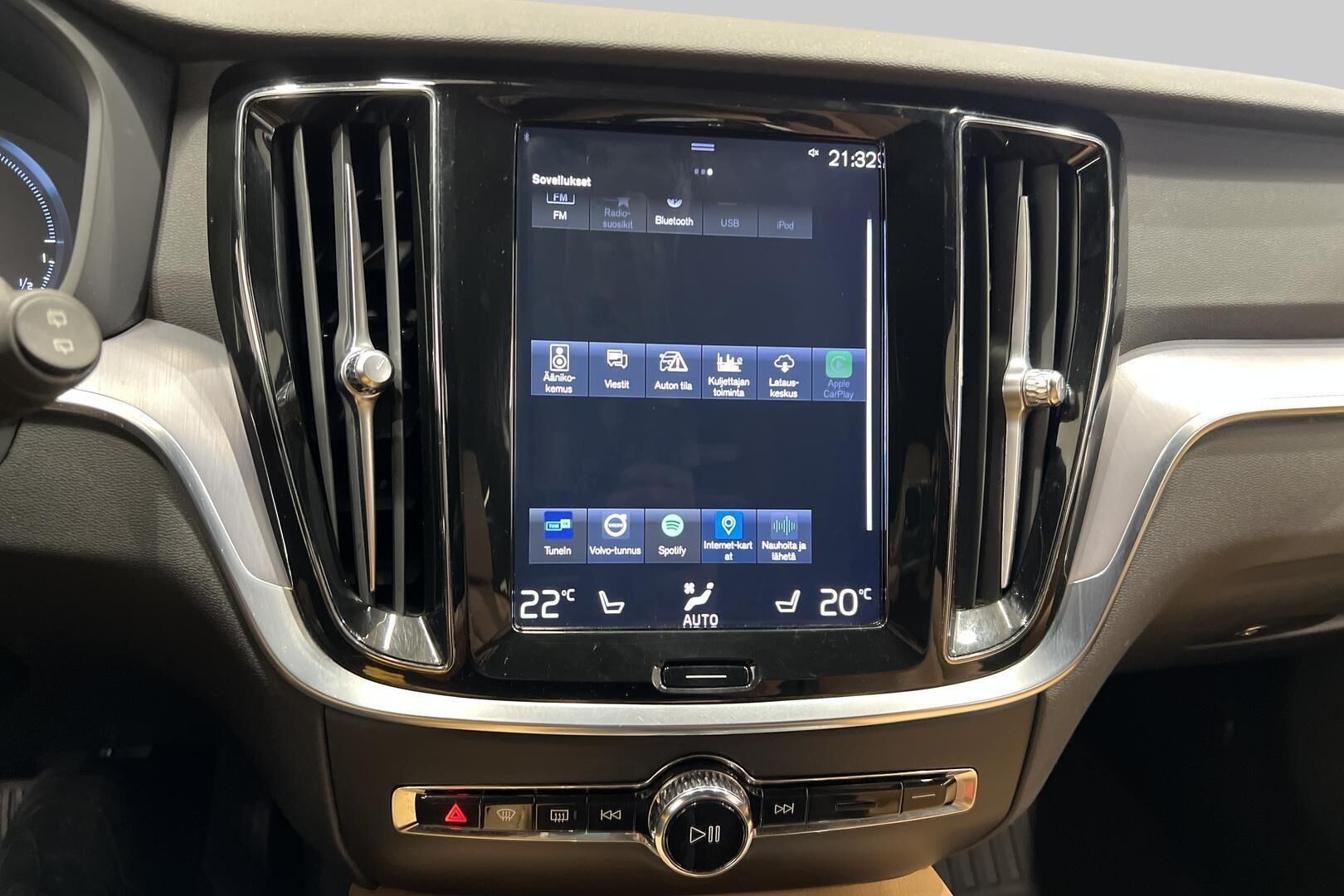 Volvo V60 iso kuva 19