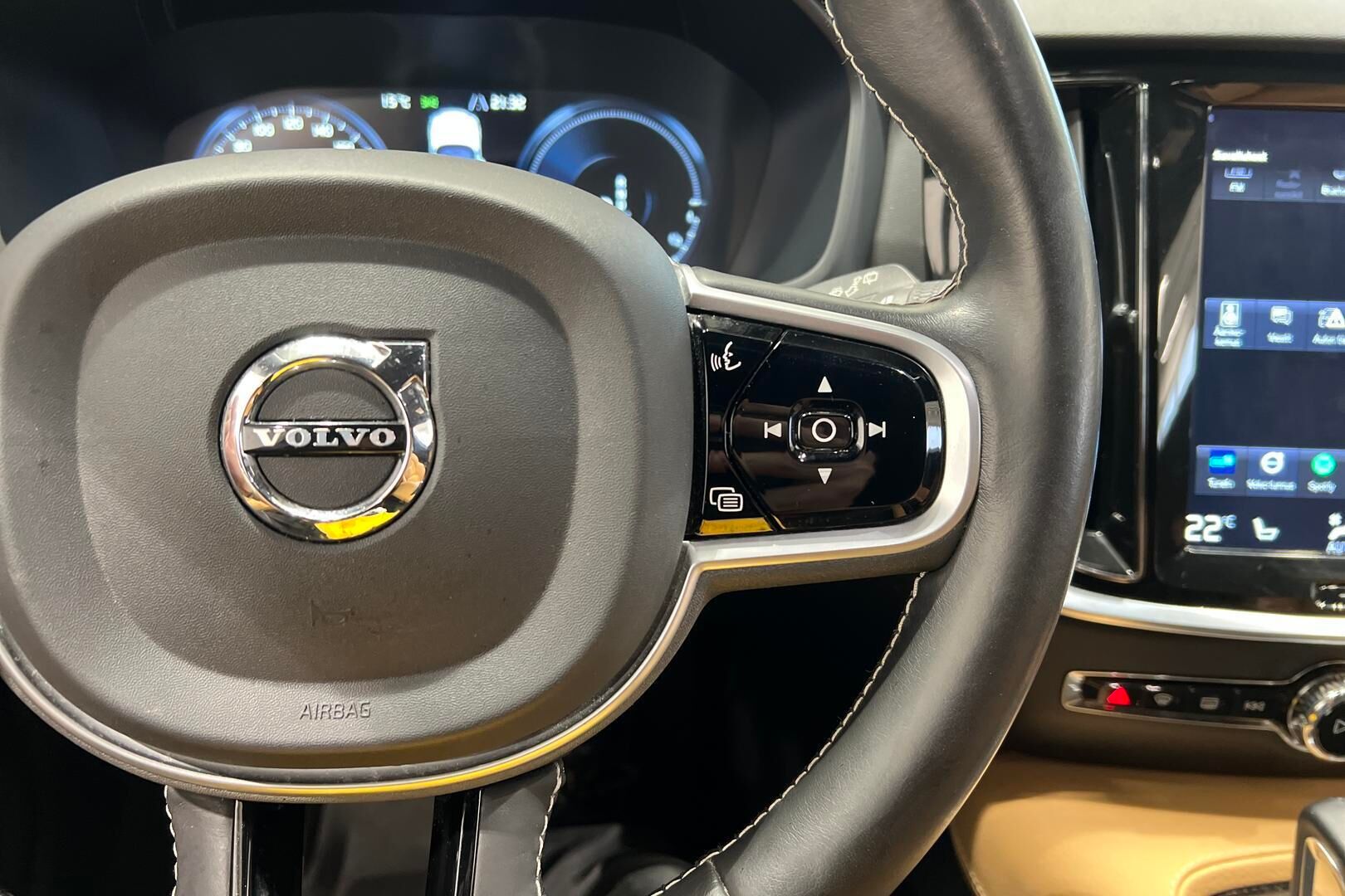 Volvo V60 iso kuva 22