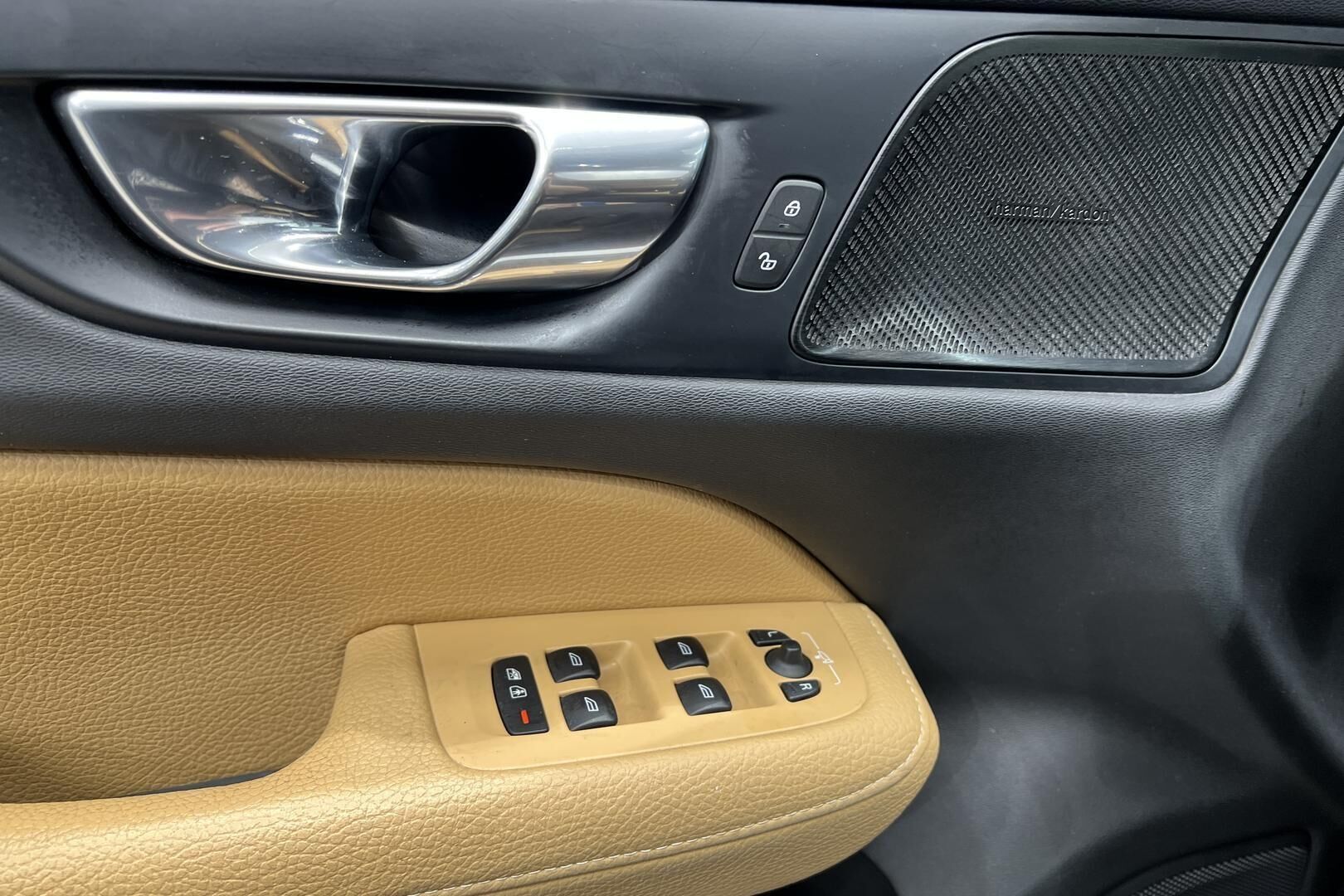 Volvo V60 iso kuva 25