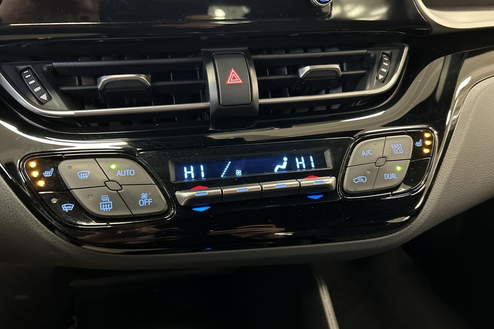 Toyota C-HR iso kuva 18