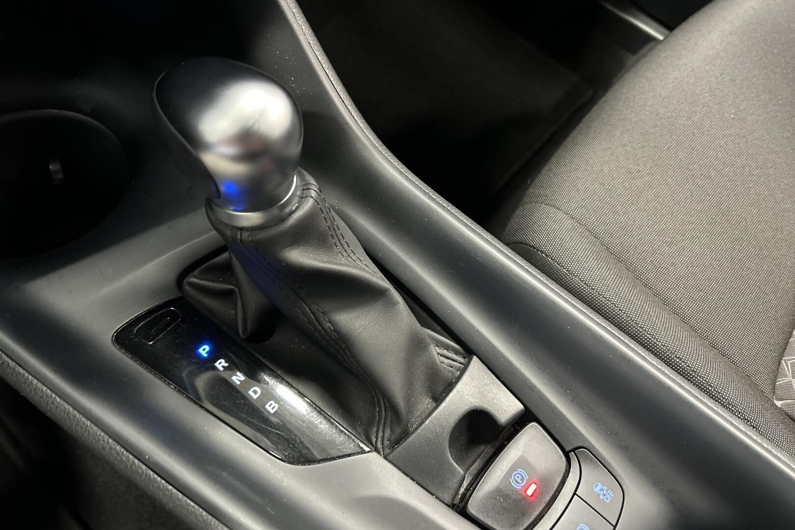 Toyota C-HR iso kuva 20