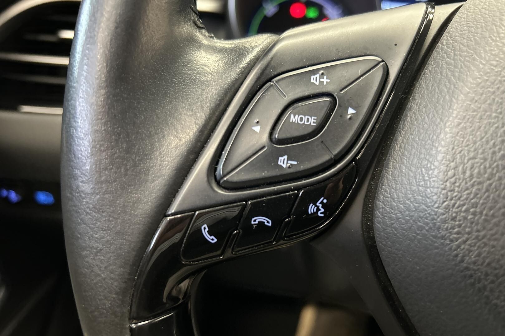 Toyota C-HR iso kuva 21