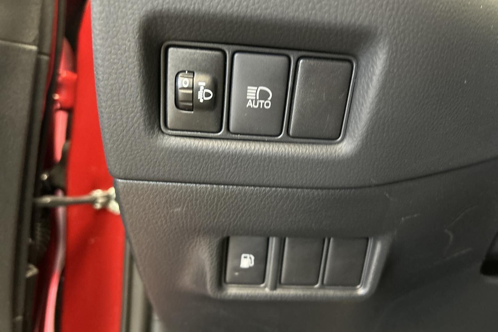 Toyota C-HR iso kuva 23