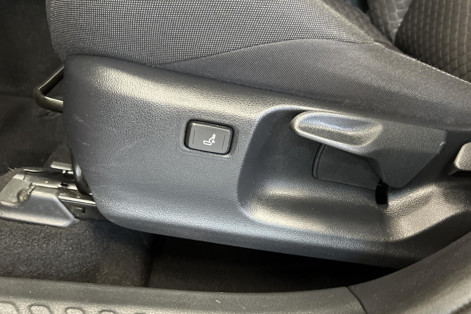 Toyota C-HR iso kuva 25