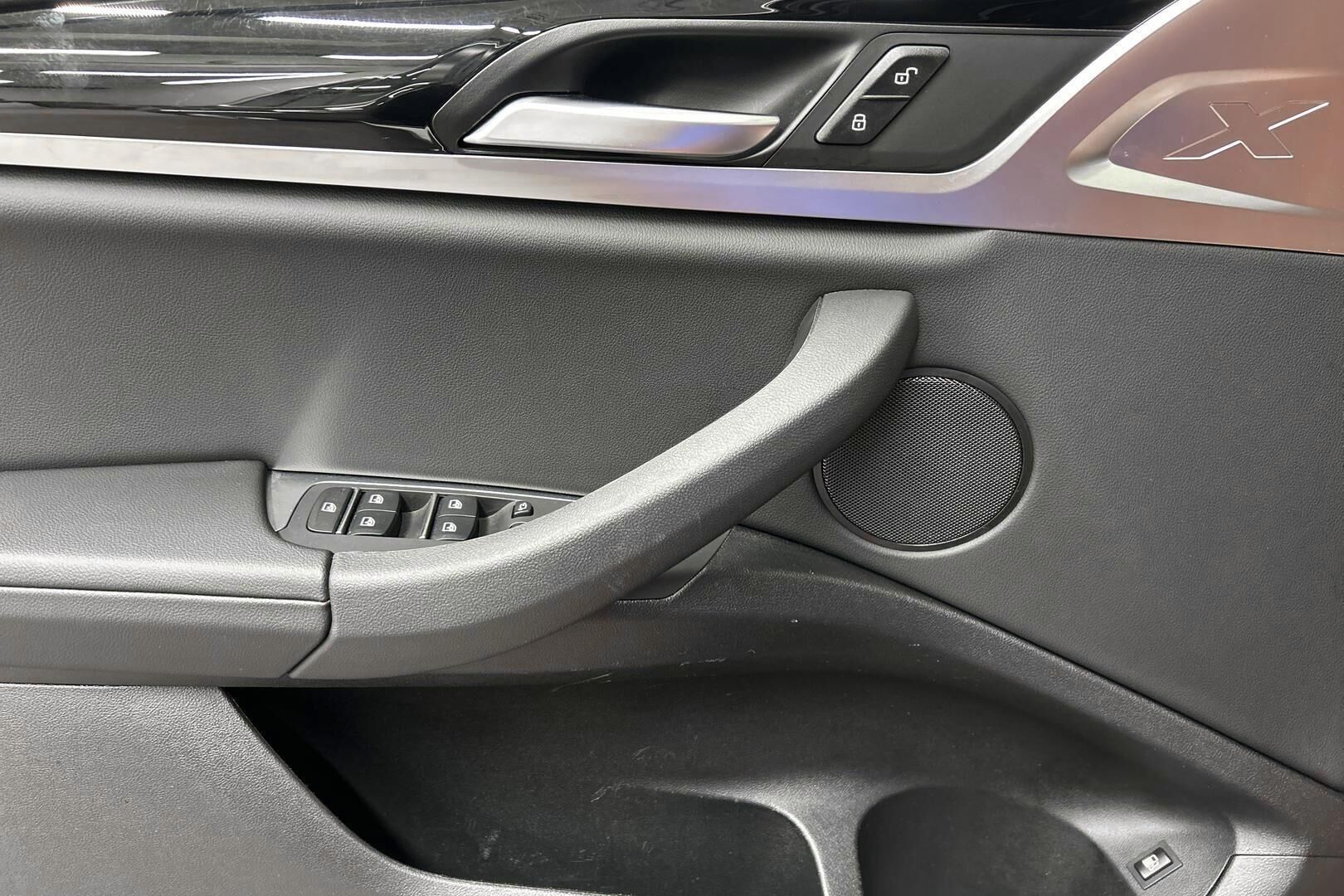 BMW X3 iso kuva 15