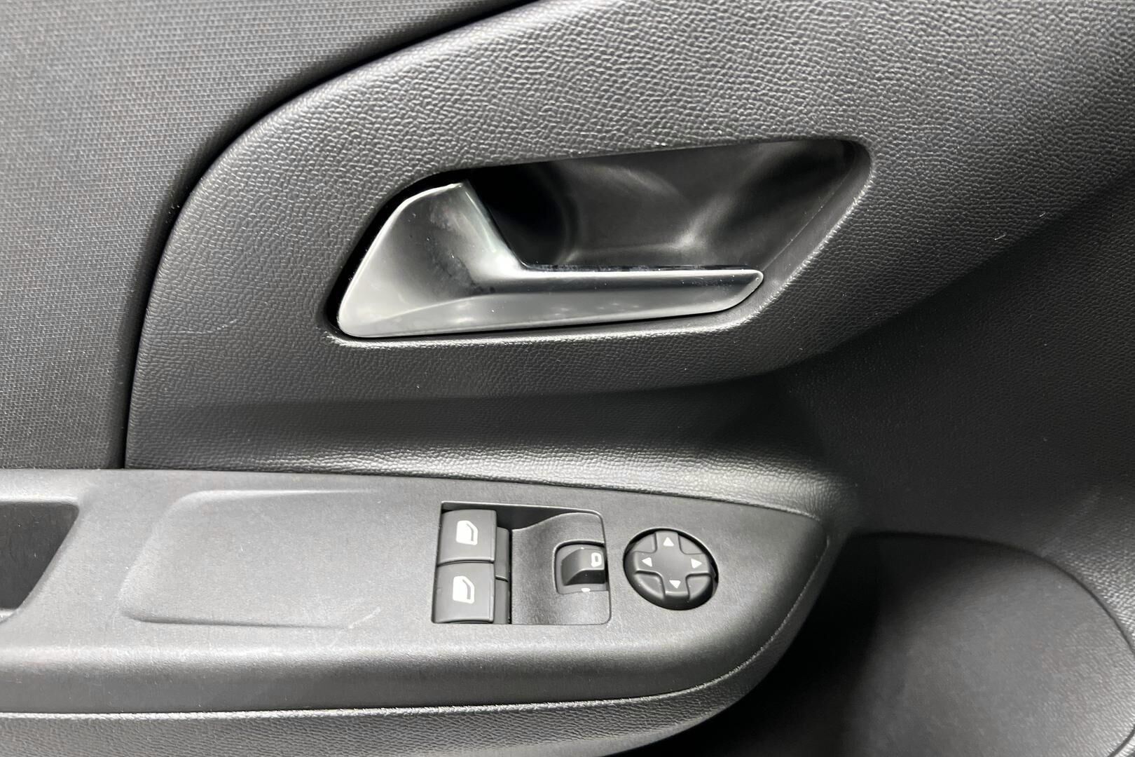 Opel Corsa iso kuva 17