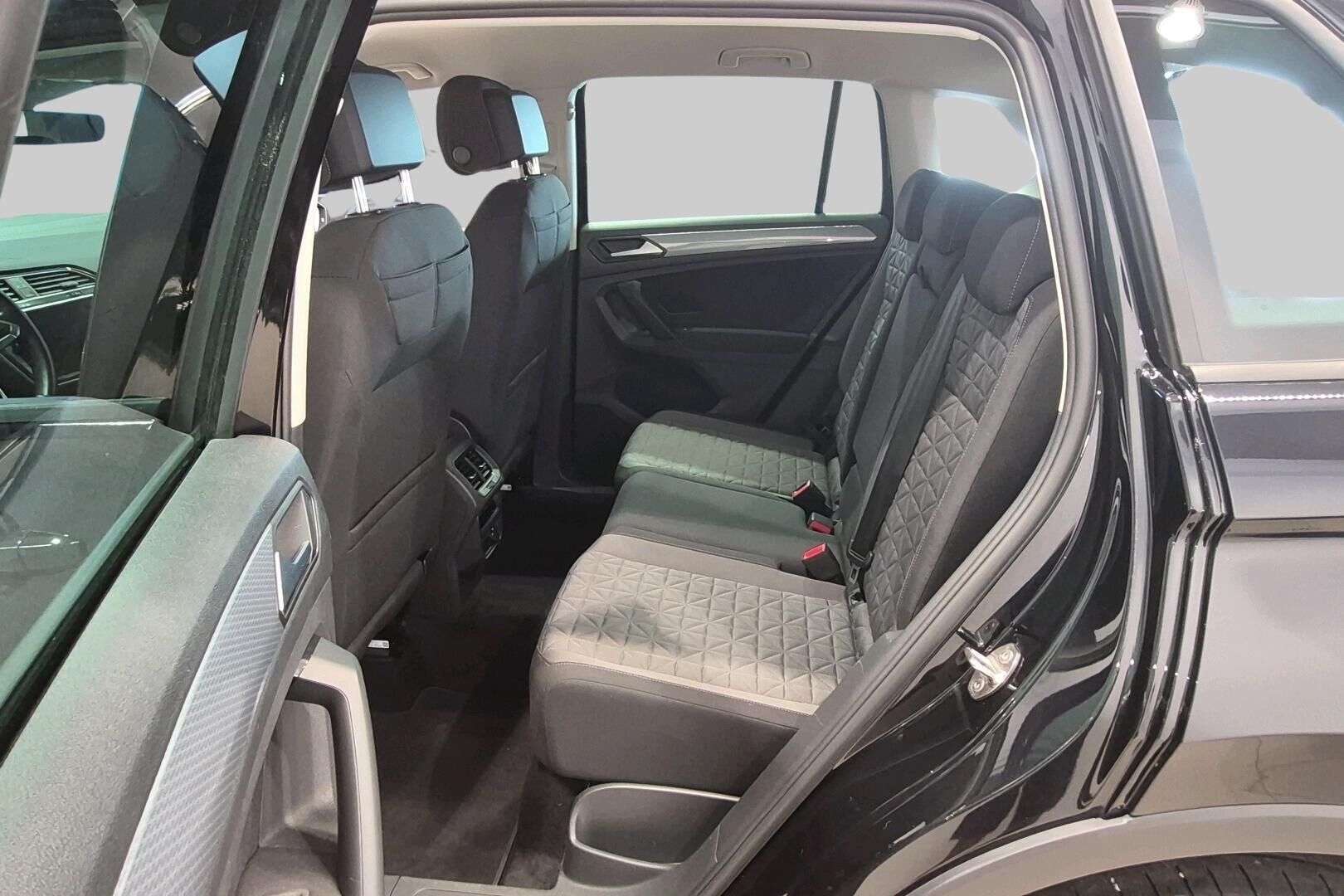 Volkswagen Tiguan iso kuva 10