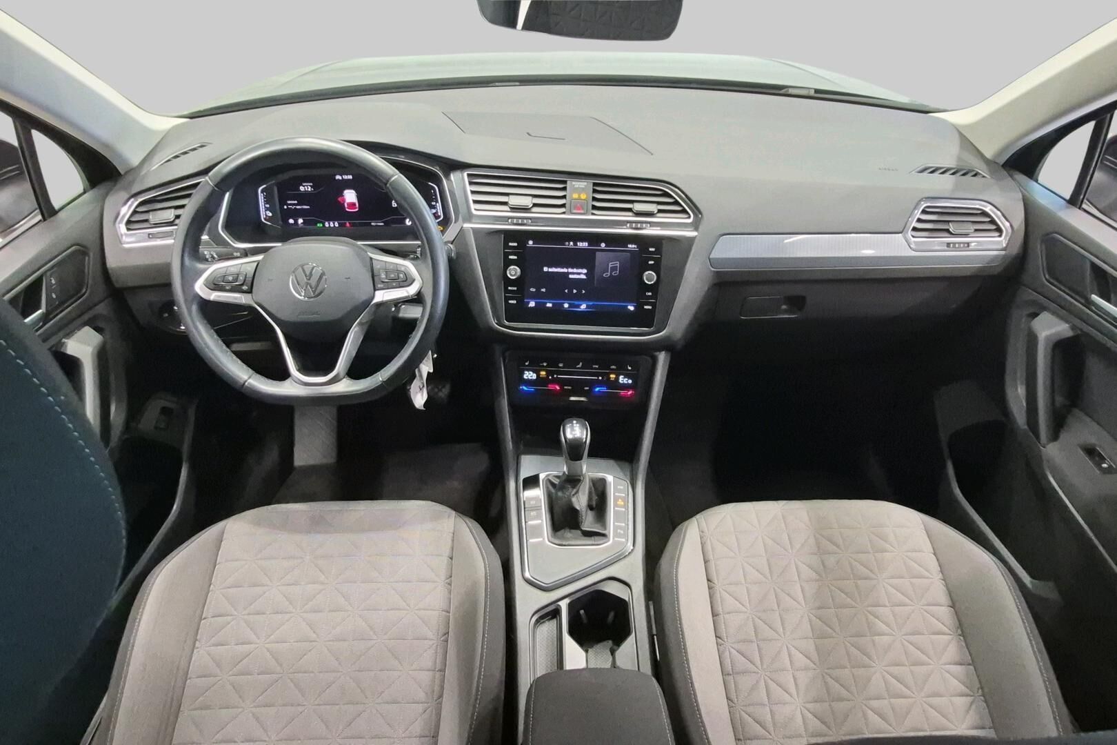 Volkswagen Tiguan iso kuva 11