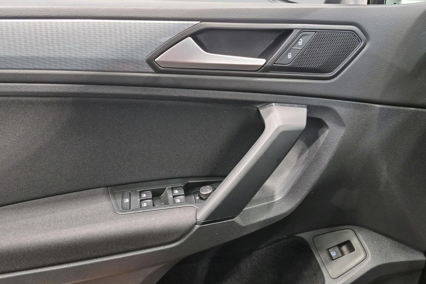 Volkswagen Tiguan iso kuva 29