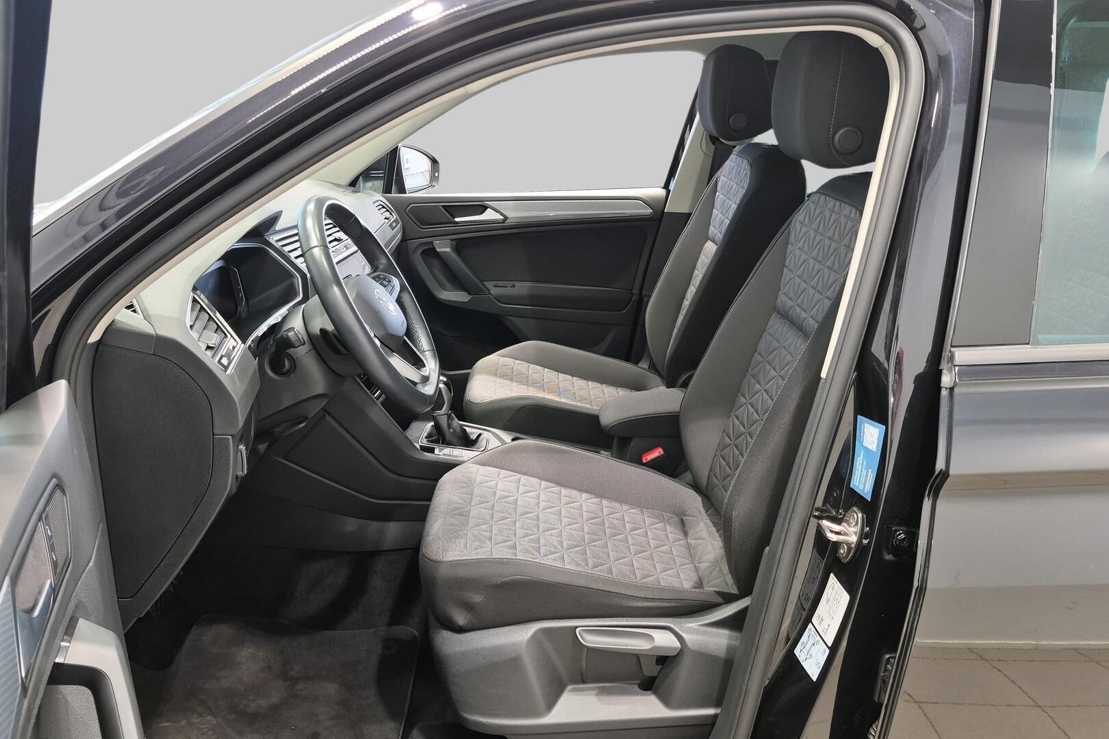 Volkswagen Tiguan iso kuva 9