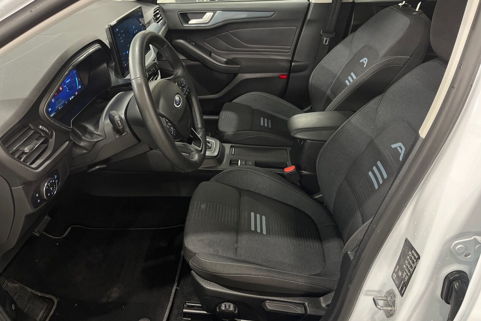 Ford Focus iso kuva 7