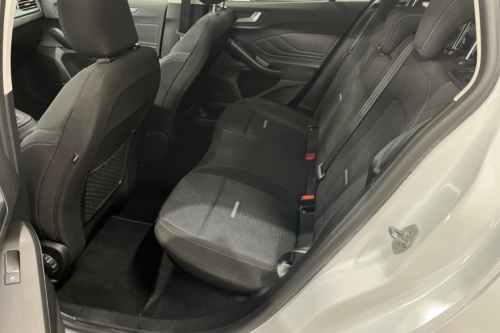 Ford Focus iso kuva 8