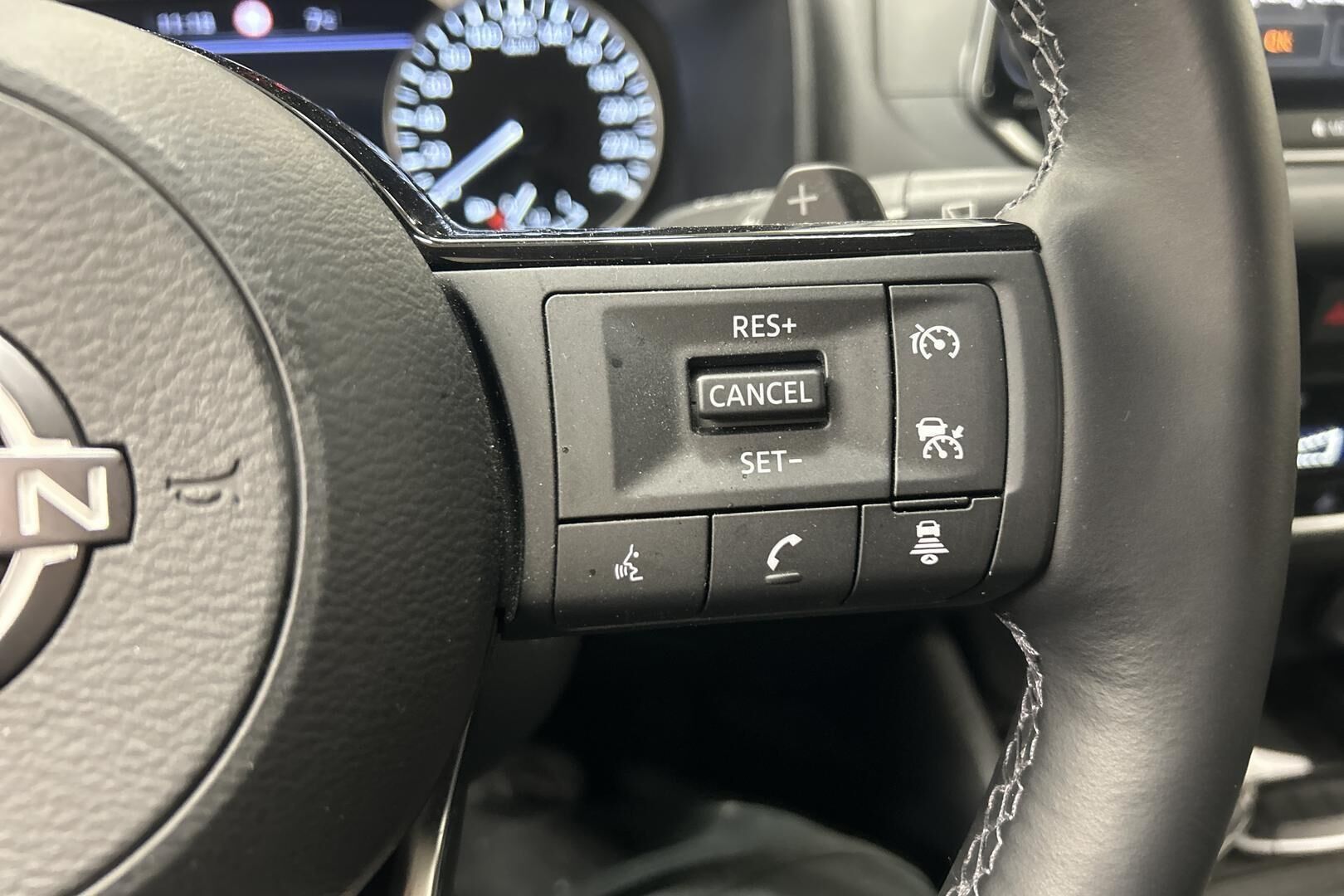 Nissan Qashqai iso kuva 16