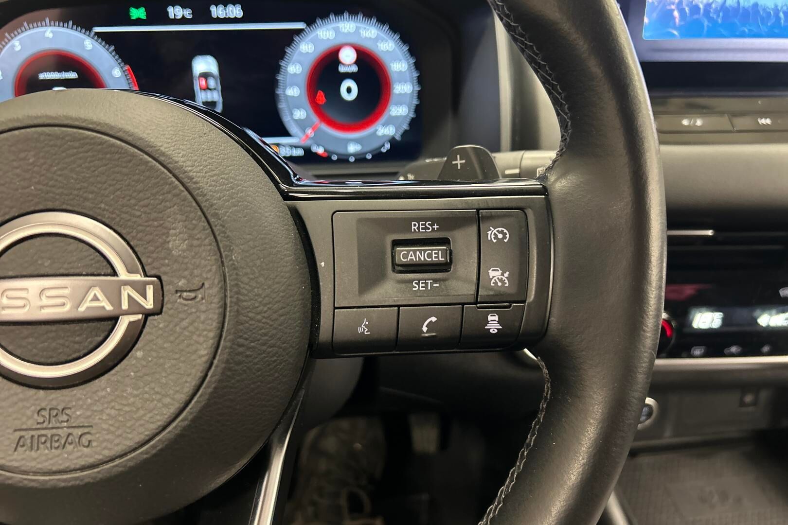 Nissan Qashqai iso kuva 17