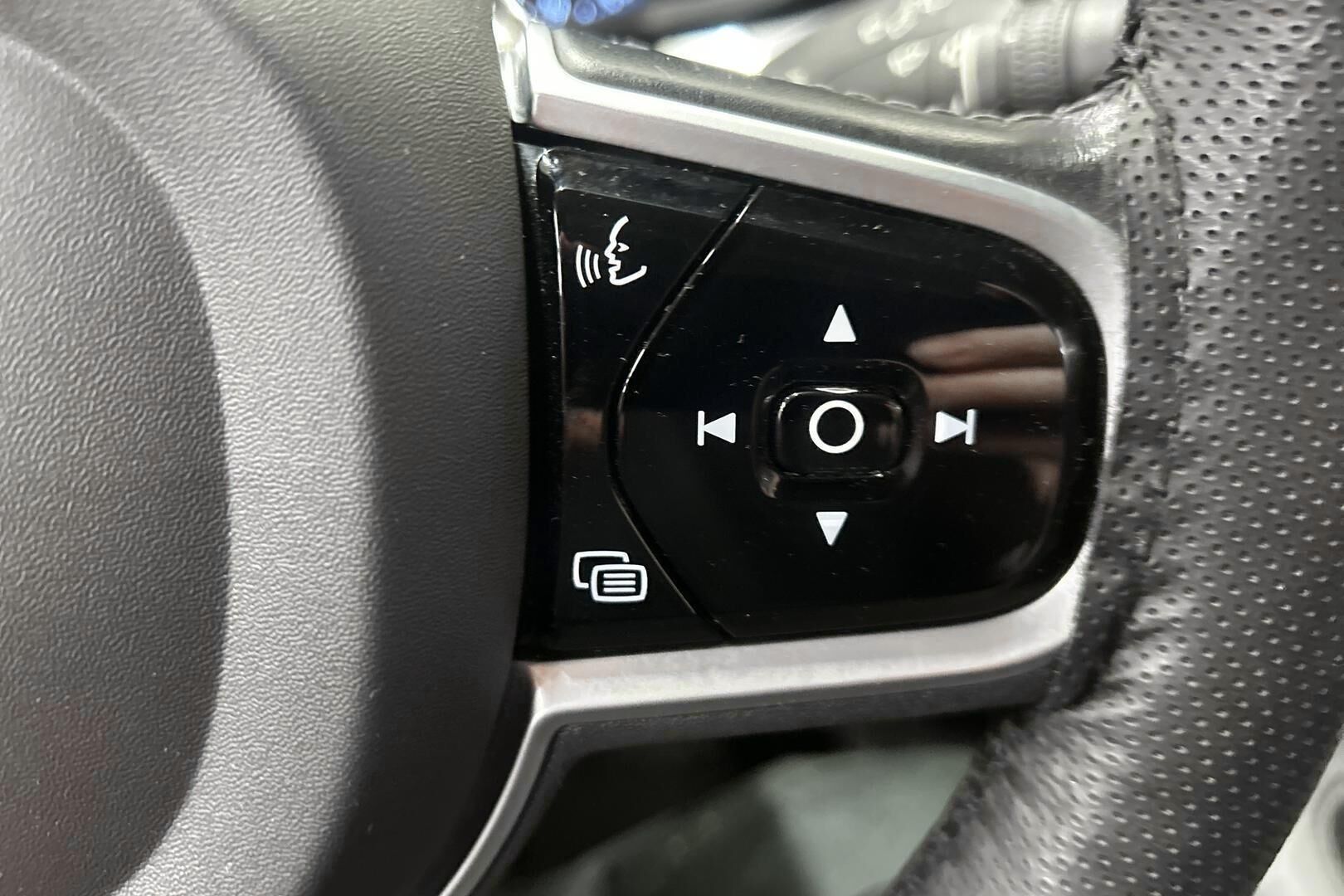 Volvo V60 iso kuva 17