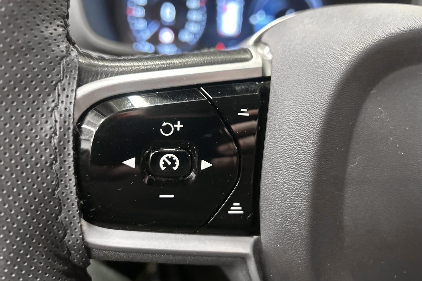 Volvo V60 iso kuva 18