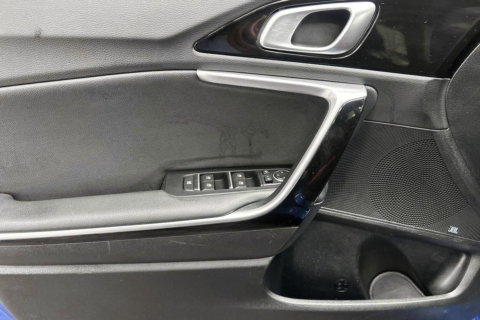 KIA Ceed iso kuva 18