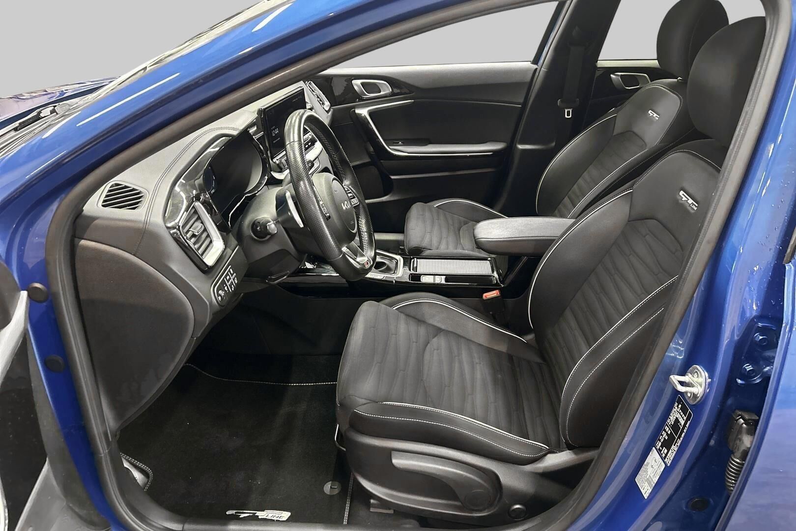 KIA Ceed iso kuva 8
