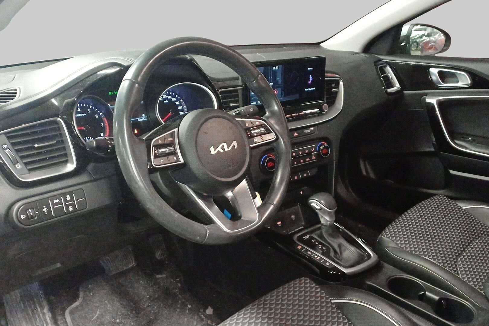 Kia Ceed iso kuva 2