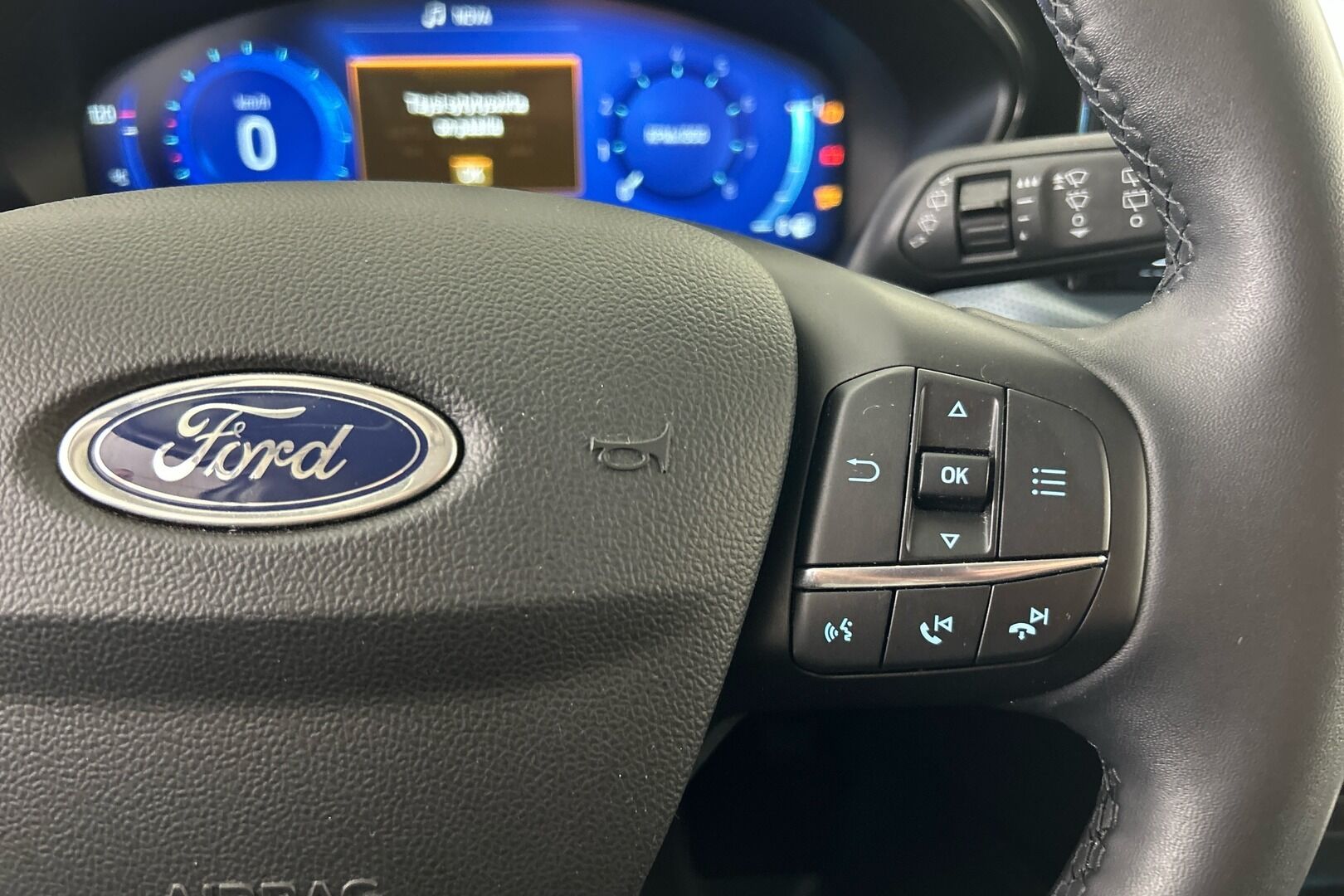 Ford Focus iso kuva 16