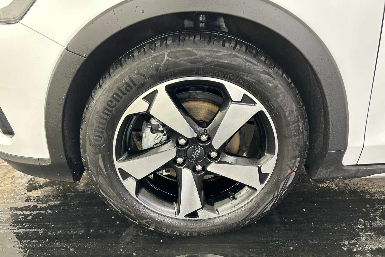 Ford Focus iso kuva 6