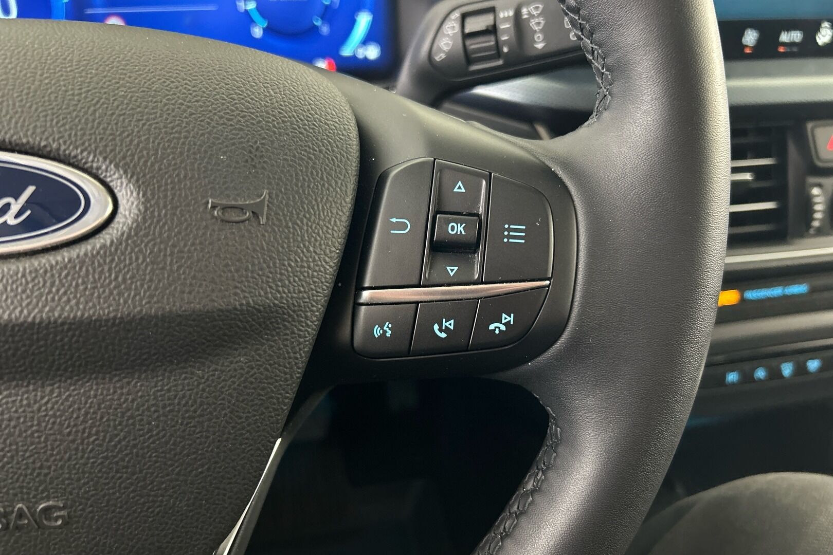 Ford Focus iso kuva 19