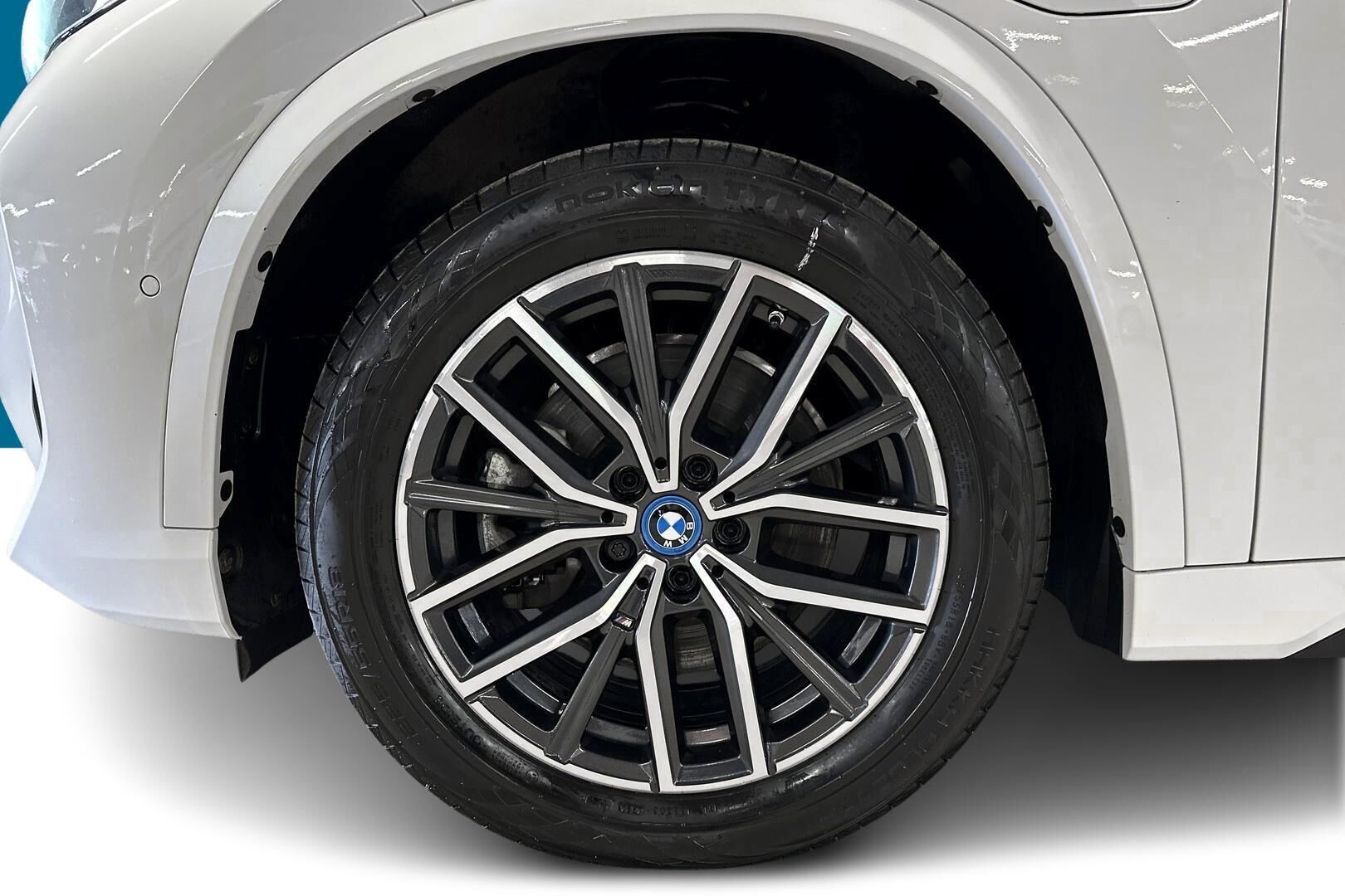 BMW X1 iso kuva 13