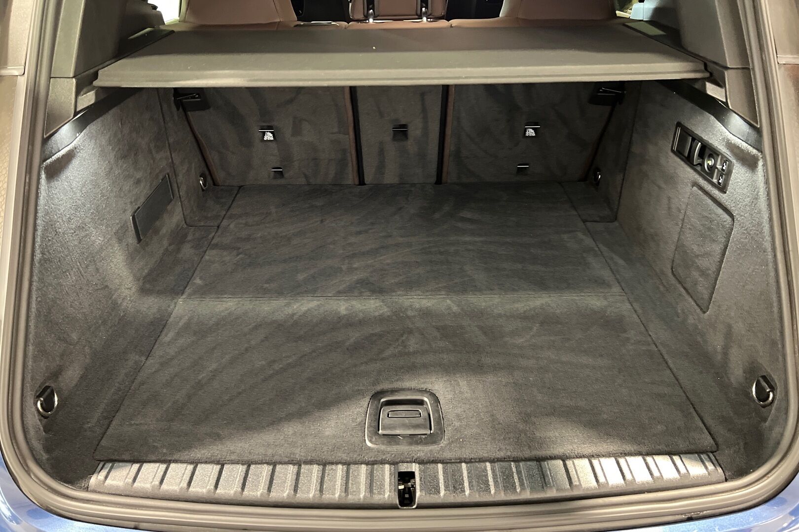 BMW iX iso kuva 16