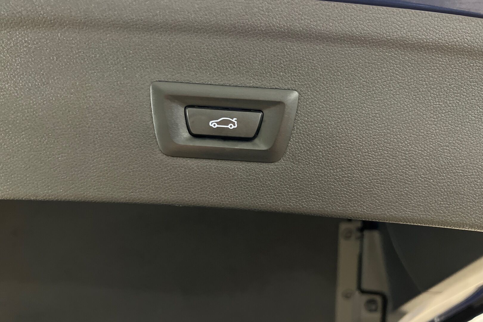 BMW iX iso kuva 17