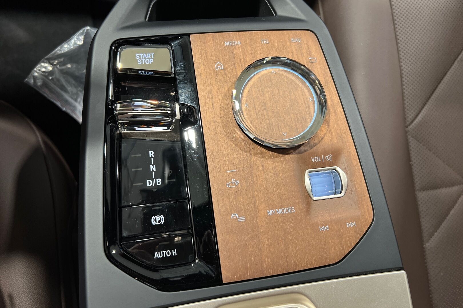 BMW iX iso kuva 20