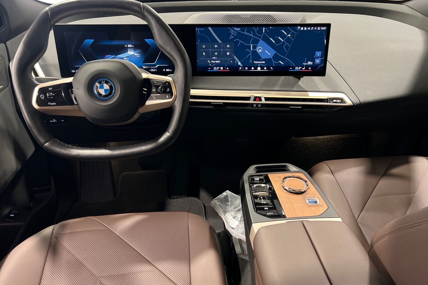 BMW iX iso kuva 4