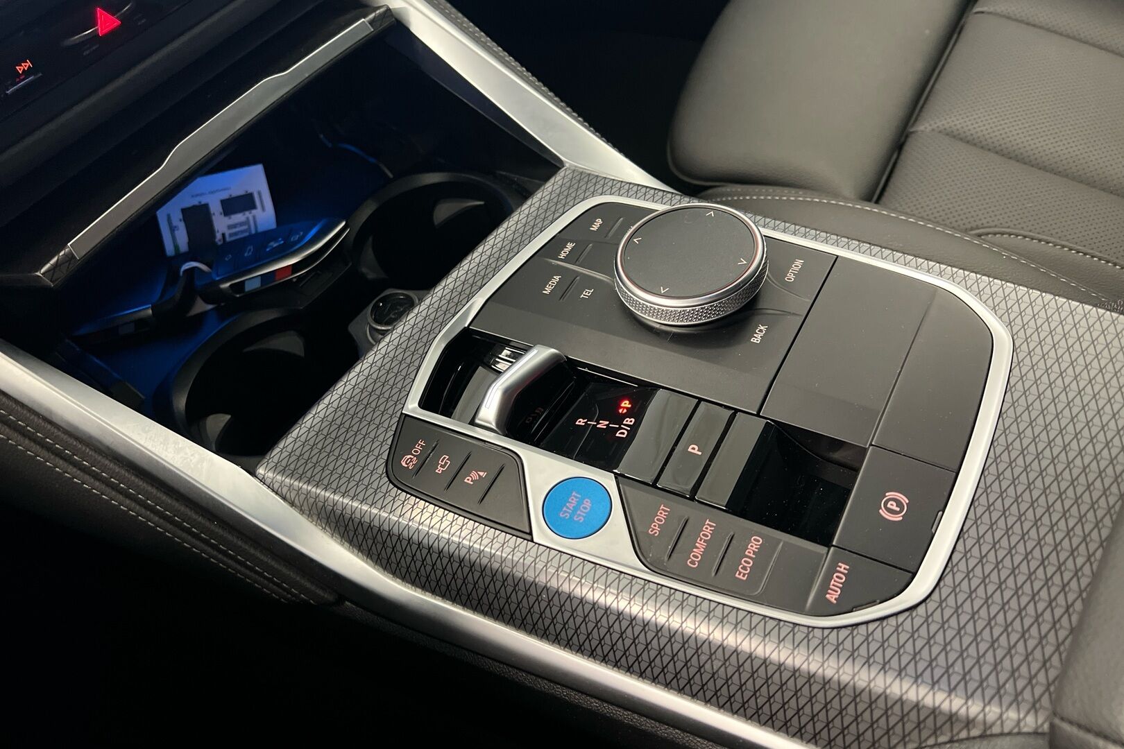 BMW i4 iso kuva 13