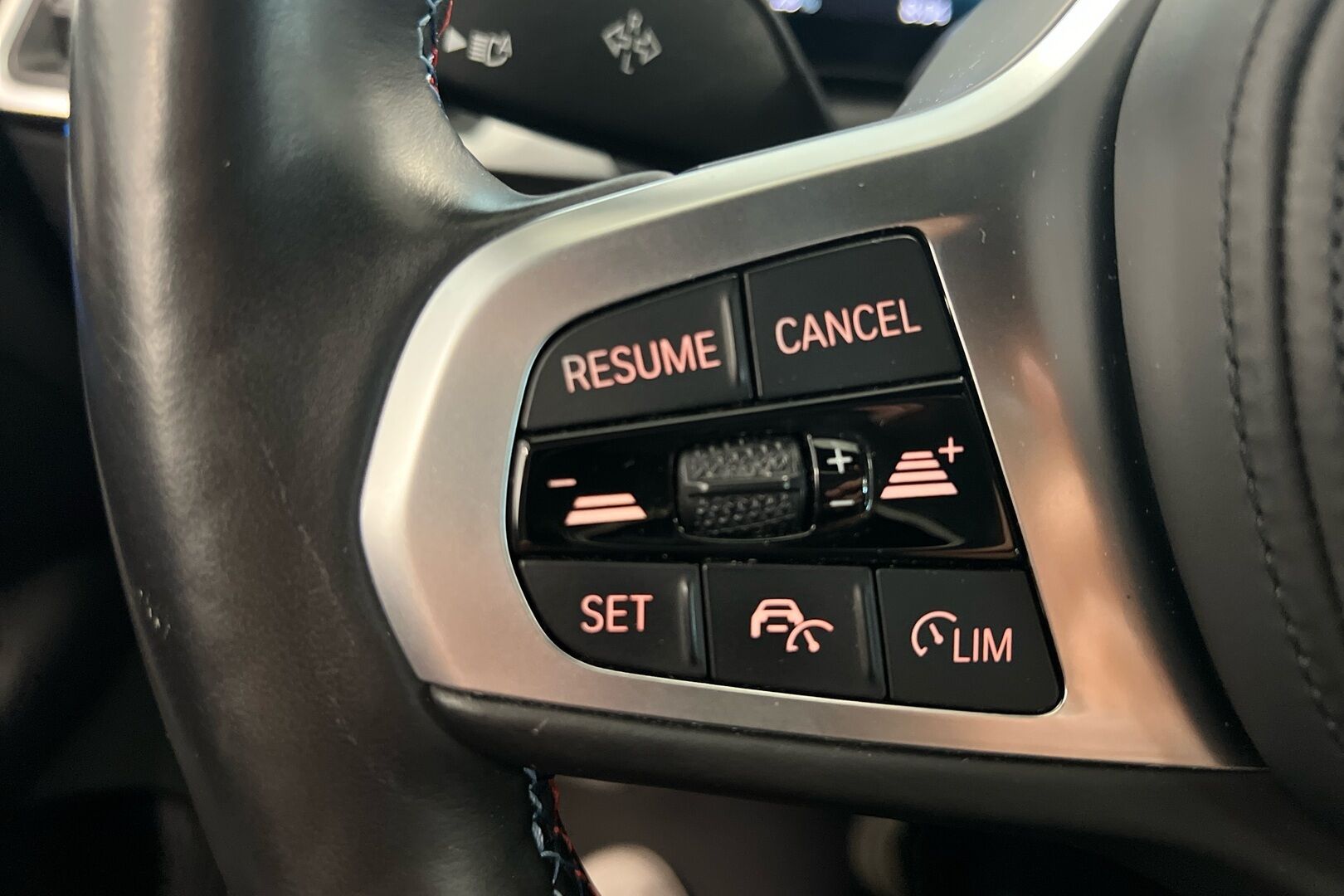 BMW i4 iso kuva 14