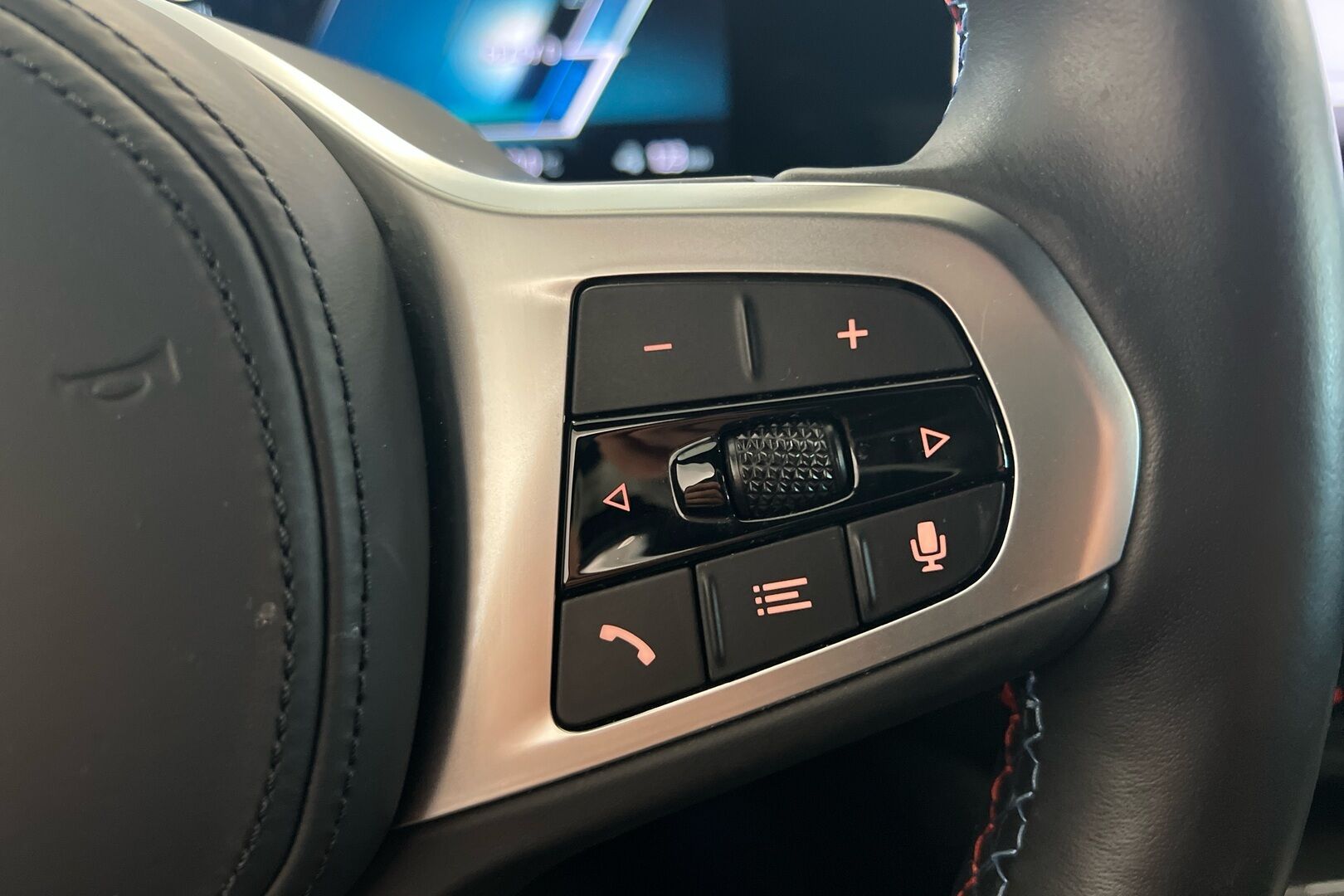 BMW i4 iso kuva 15