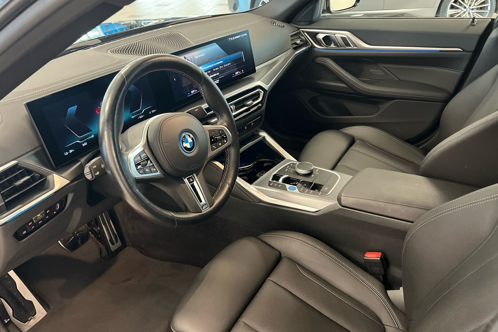 BMW i4 iso kuva 6
