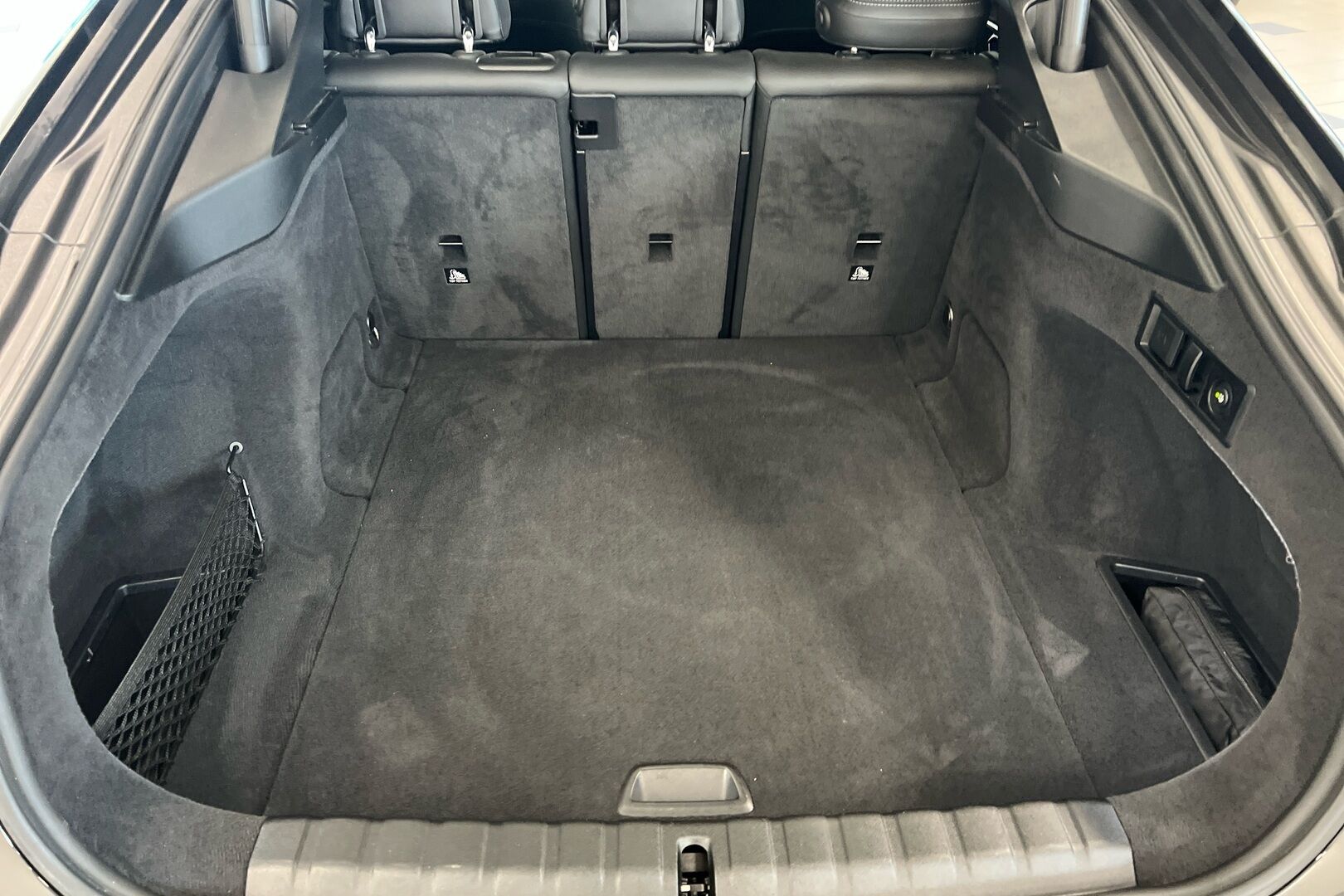 BMW i4 iso kuva 9